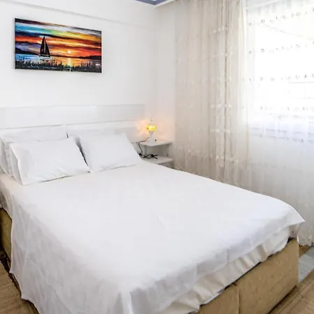Fully Furnished Flat With Garden In 페티예