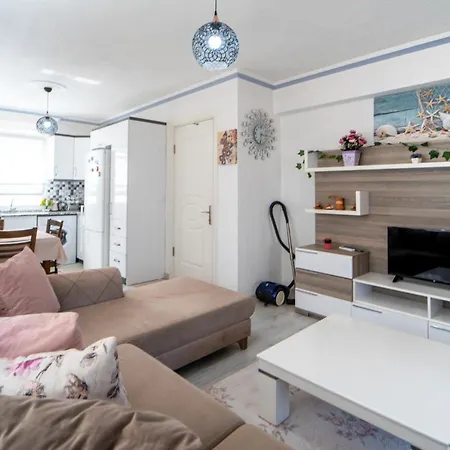 Fully Furnished Flat With Garden In Appartamento