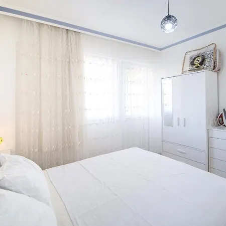 Fully Furnished Flat With Garden In Appartamento Fethiye