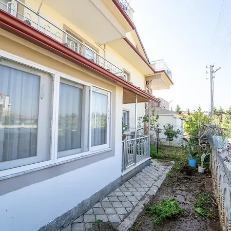 Fully Furnished Flat With Garden In 페티예