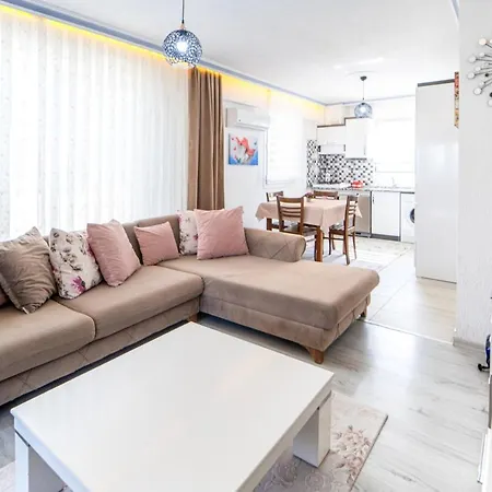 아파트 Fully Furnished Flat With Garden In