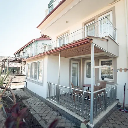Fully Furnished Flat With Garden In 아파트